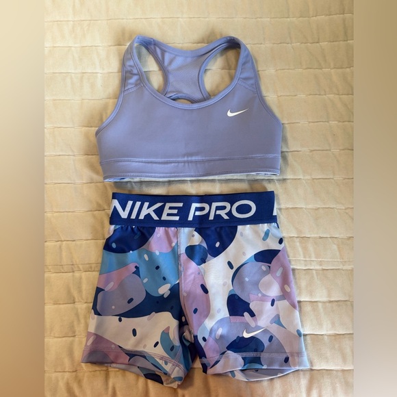 Nike Pro Ice Cream Reversible Sports Bra and Shorts Set - Picture 3 of 4